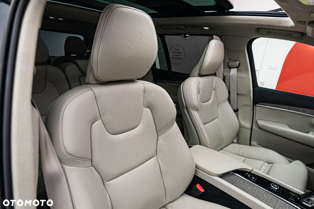 Volvo XC 90 - 8
