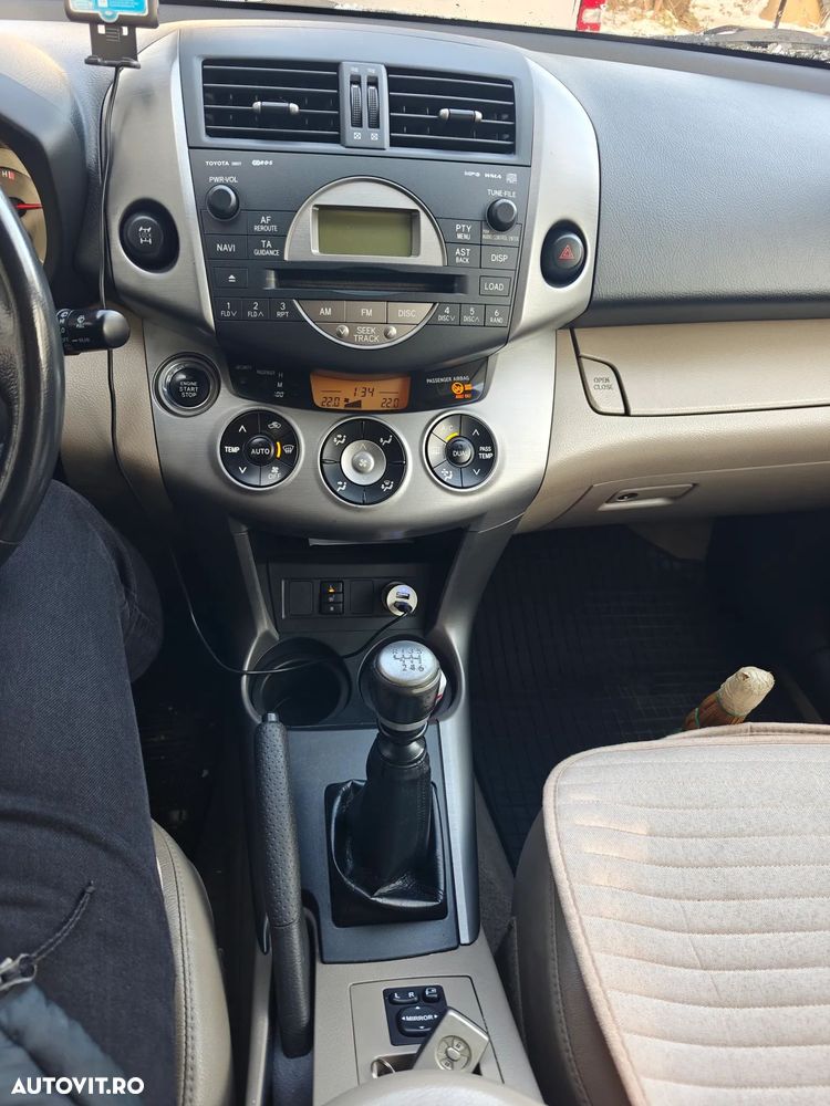 Toyota RAV4 2.2 D-CAT AWD Luxury - 9