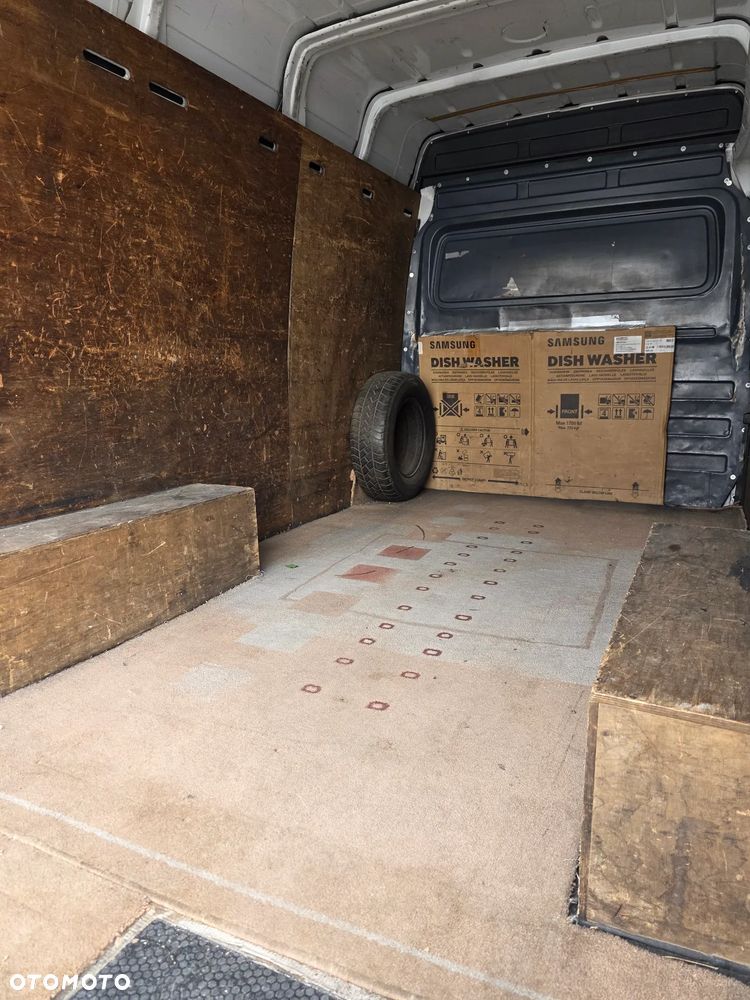Mercedes-Benz Sprinter - 15