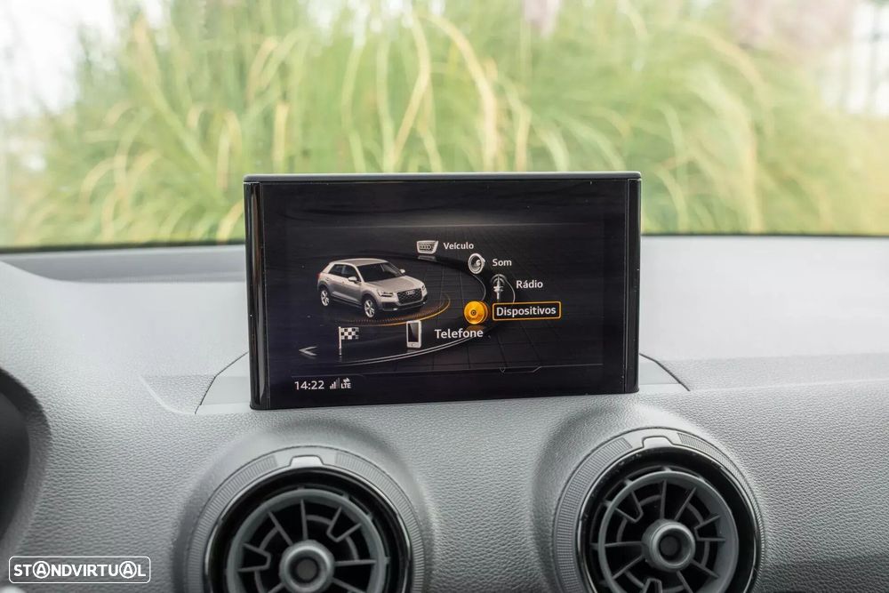 Audi Q2 30 TFSI Design S tronic - 11