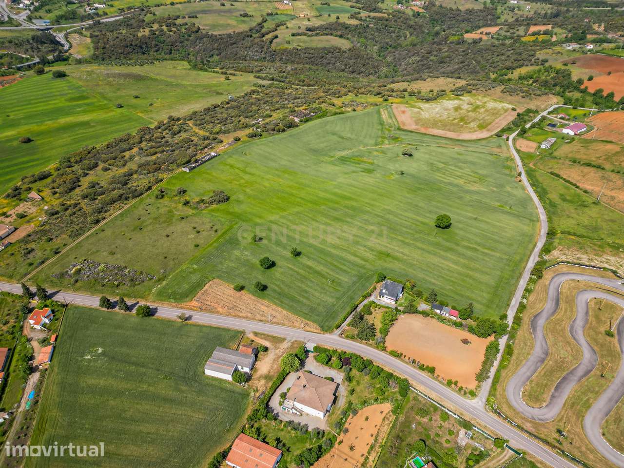 Quinta dos Quinteiros- Solo industrial e agrícola a 5m do aeródromo - Grande imagem: 2/16