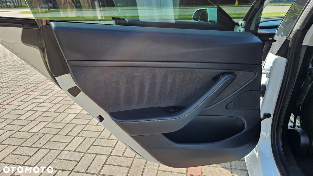 Tesla Model 3 - 29