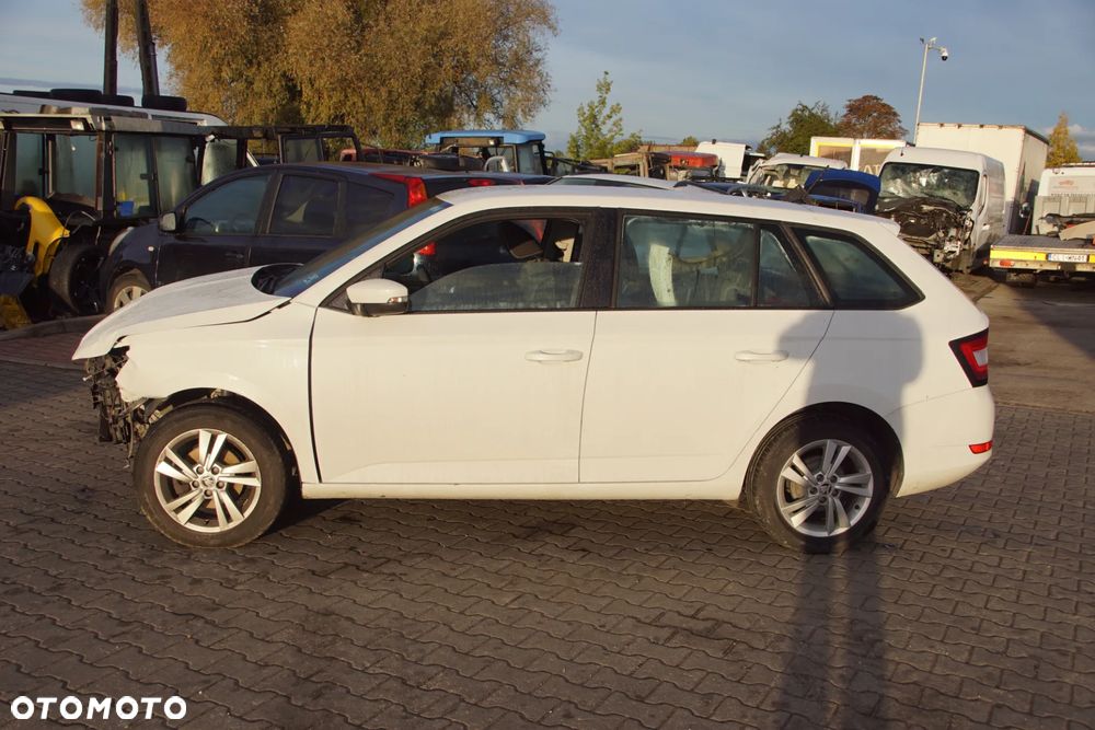 Auto na części - Skoda Fabia III Lift 1.0 TSI 95 KM DKLD QTS LS9R 2021R Silnik Skrzynia Drzwi Klapa Zderzak Błotnik Lampa Lusterko Szyba Deska Kokpit Sterownik Moduł Czujnik Licznik Wyświetlacz Kierownica Panel - 7