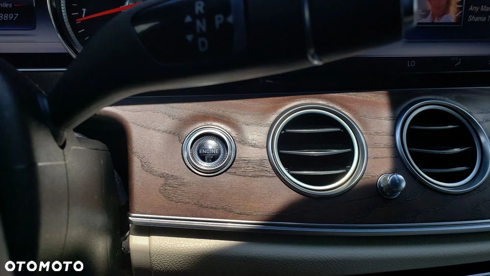 Mercedes-Benz Klasa E 300 9G-TRONIC - 12