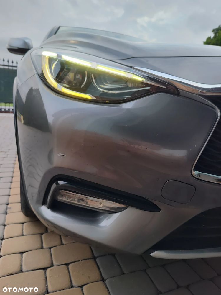 Infiniti Q30 - 5