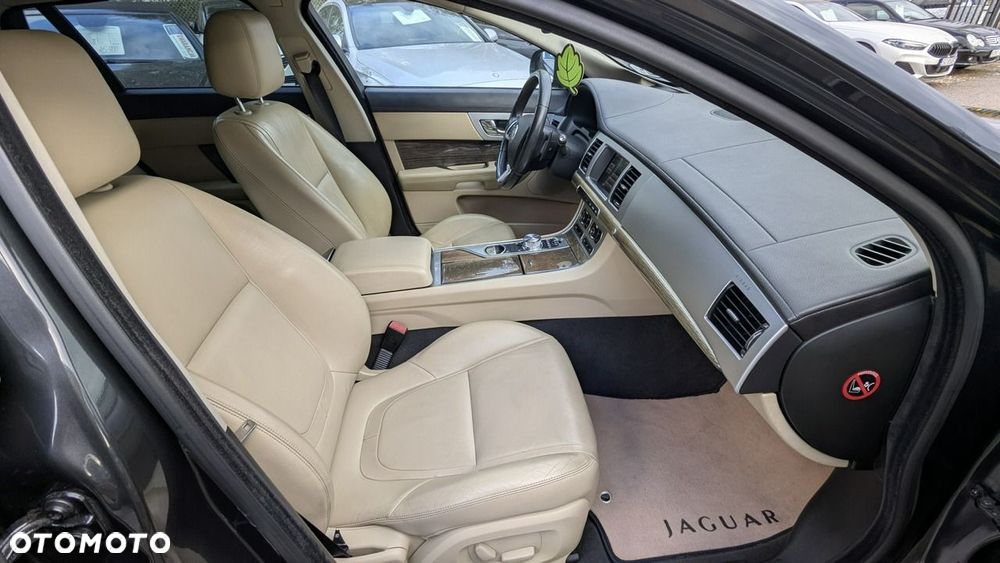 Jaguar XF 2.2 D Luxury - 21