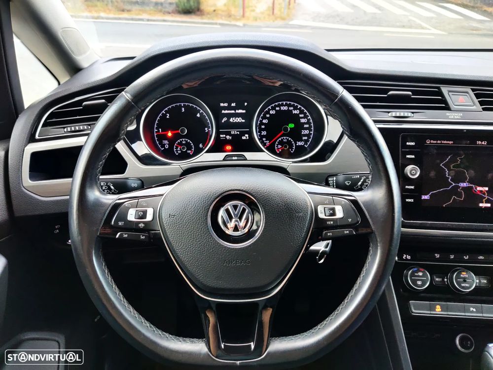 VW Touran 1.6 TDI Confortline DSG - 19