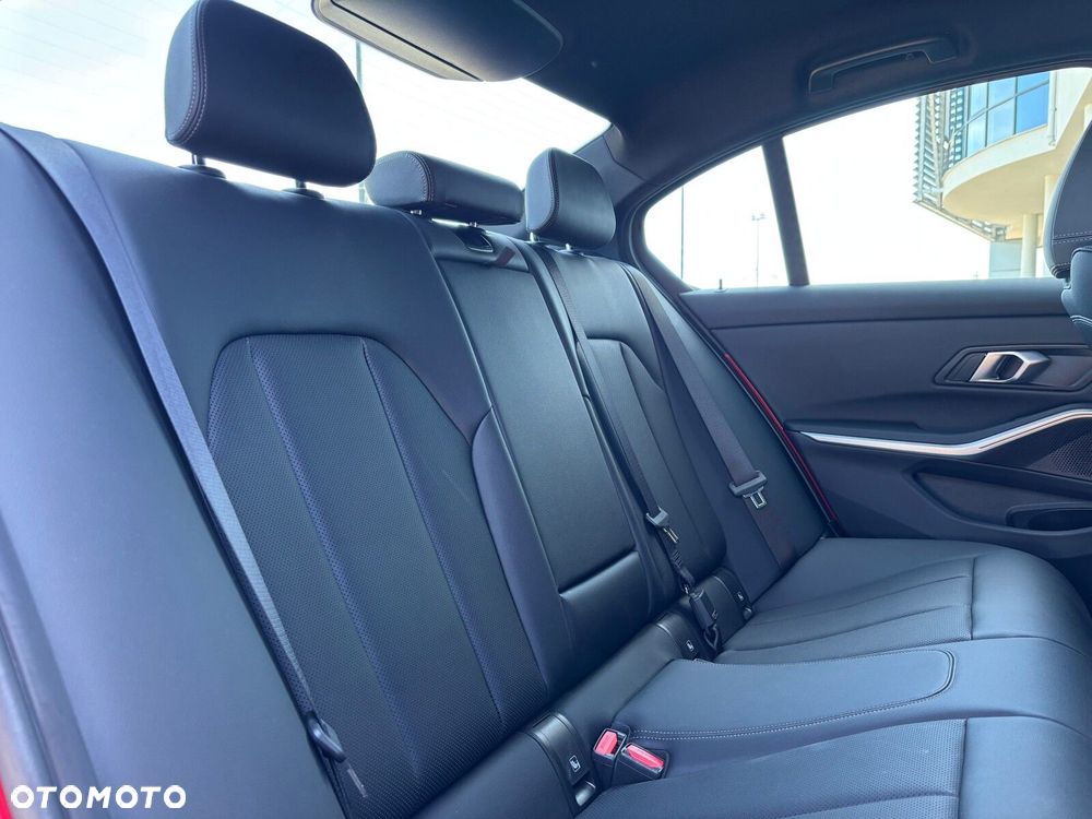 BMW Seria 3 318i M Sport - 18