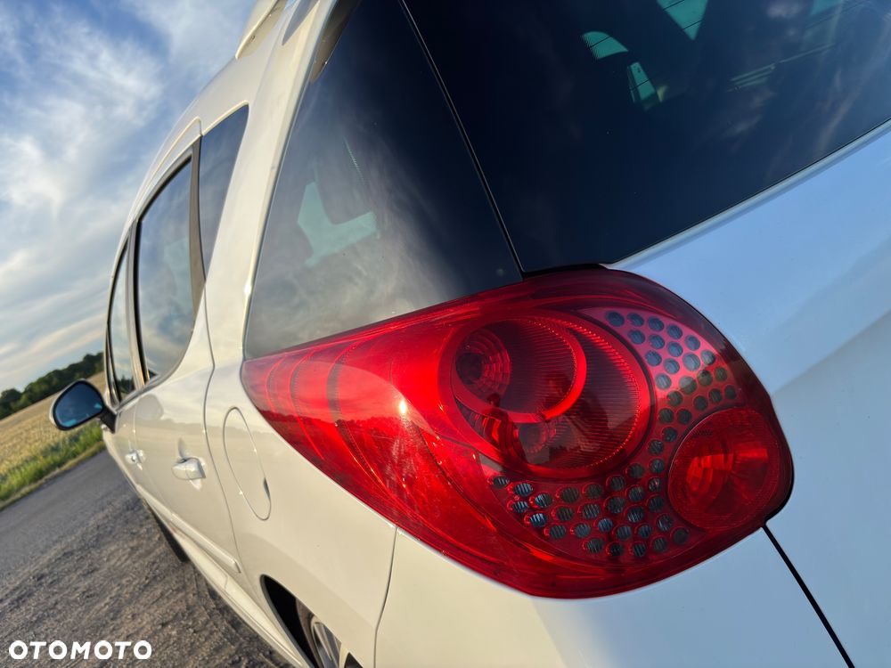 Peugeot 207 - 15