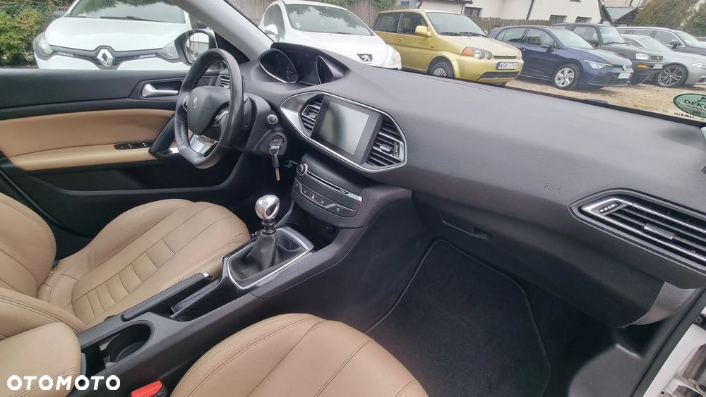 Peugeot 308 1.6 BlueHDi Allure S&S - 17