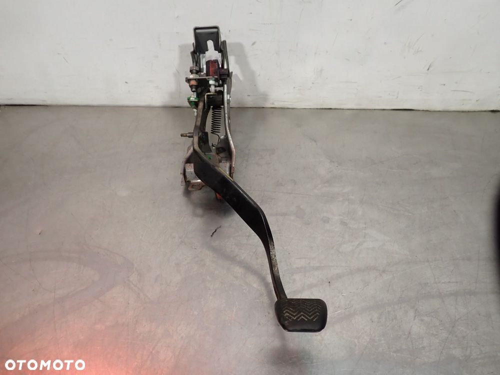 PEDAŁ SPRZĘGŁA TOYOTA COROLLA E15 - 2