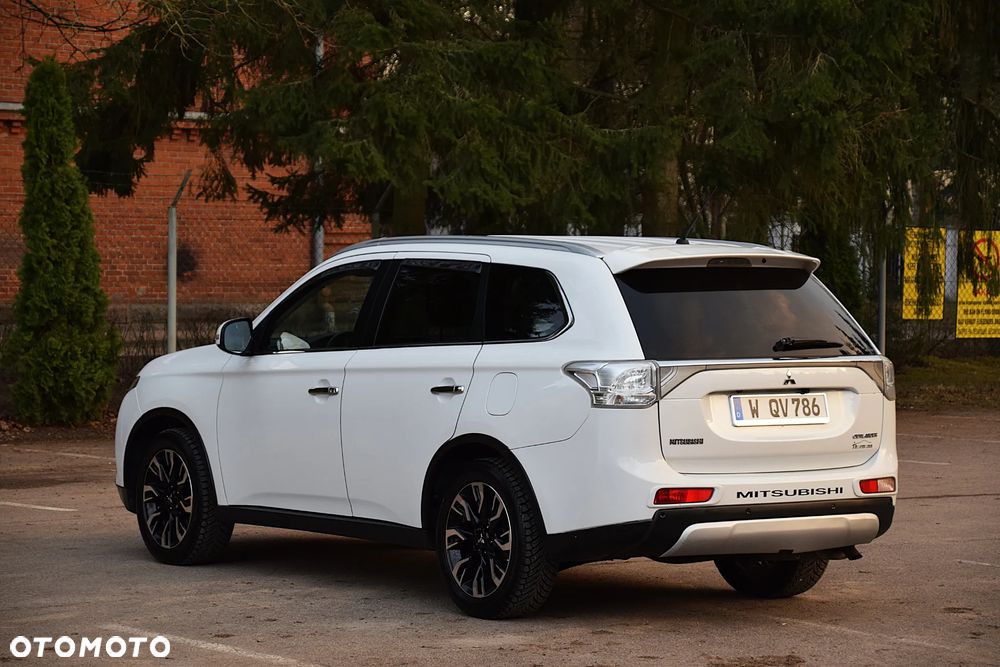 Mitsubishi Outlander 2.2 DI-D 4WD Automatik Diamant Edition+ - 14