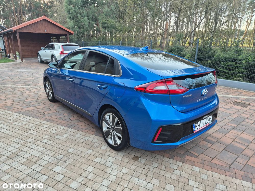 Hyundai IONIQ - 9