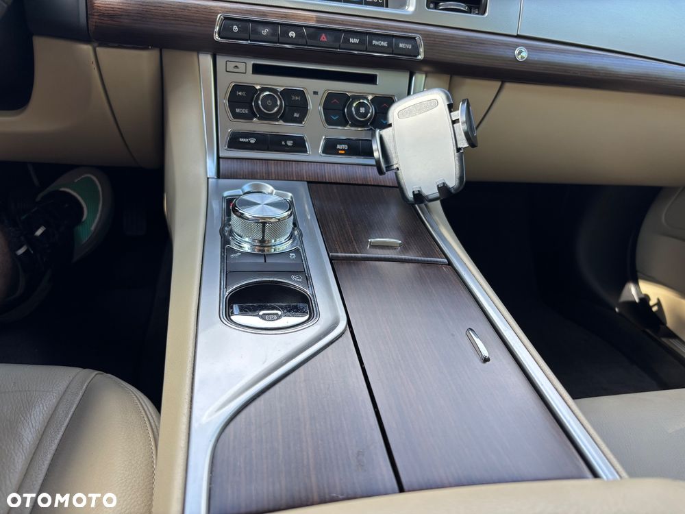 Jaguar XF 2.2 - 27
