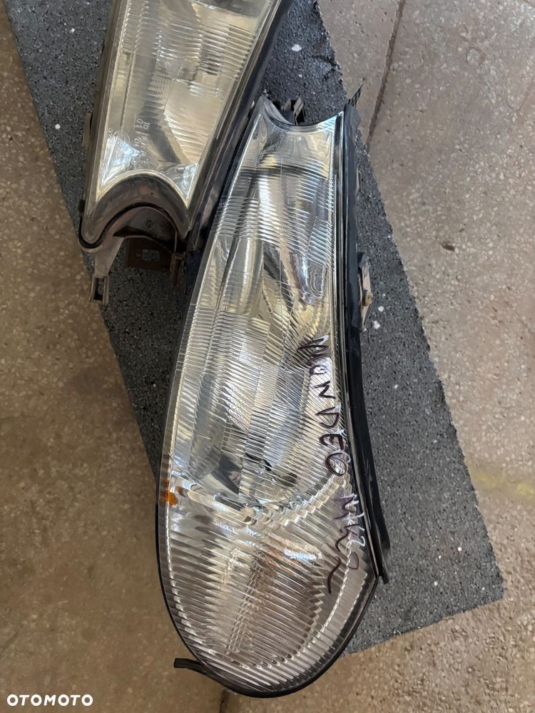 Lampa lewa lub prawa przód Ford Mondeo Mk2 - 2