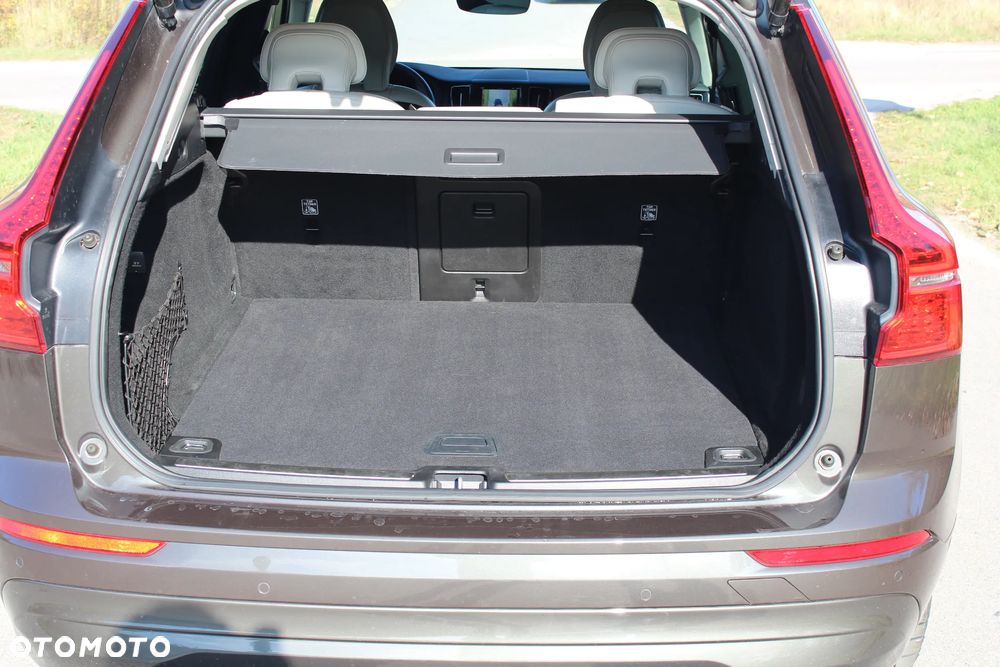 Volvo XC 60 B4 D AWD Geartronic Momentum Pro - 13