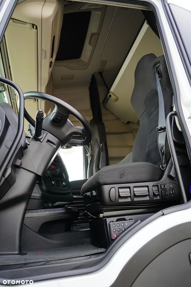 Iveco / S-WAY / 420 / E 6 / KONTENER + WINDA / 22 PALETY / RETARDER / OŚ SKRĘTNA / ROLETA - 7