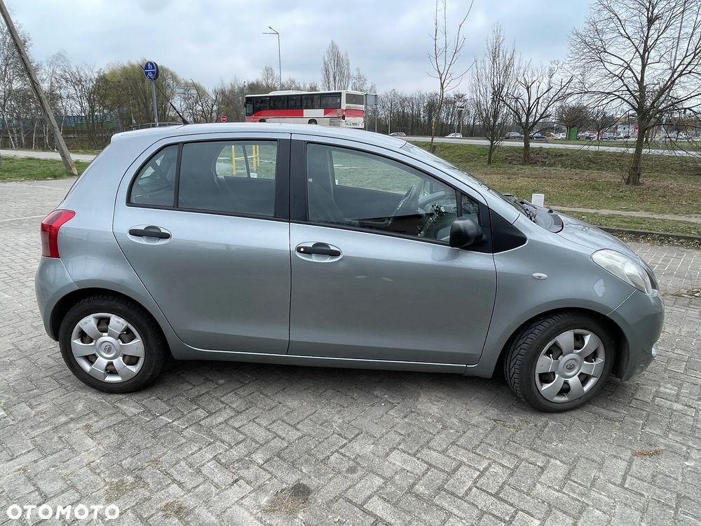 Toyota Yaris 1.3 Terra - 4