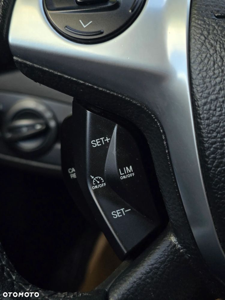 Ford Kuga 2.0 TDCi 2x4 Titanium - 34