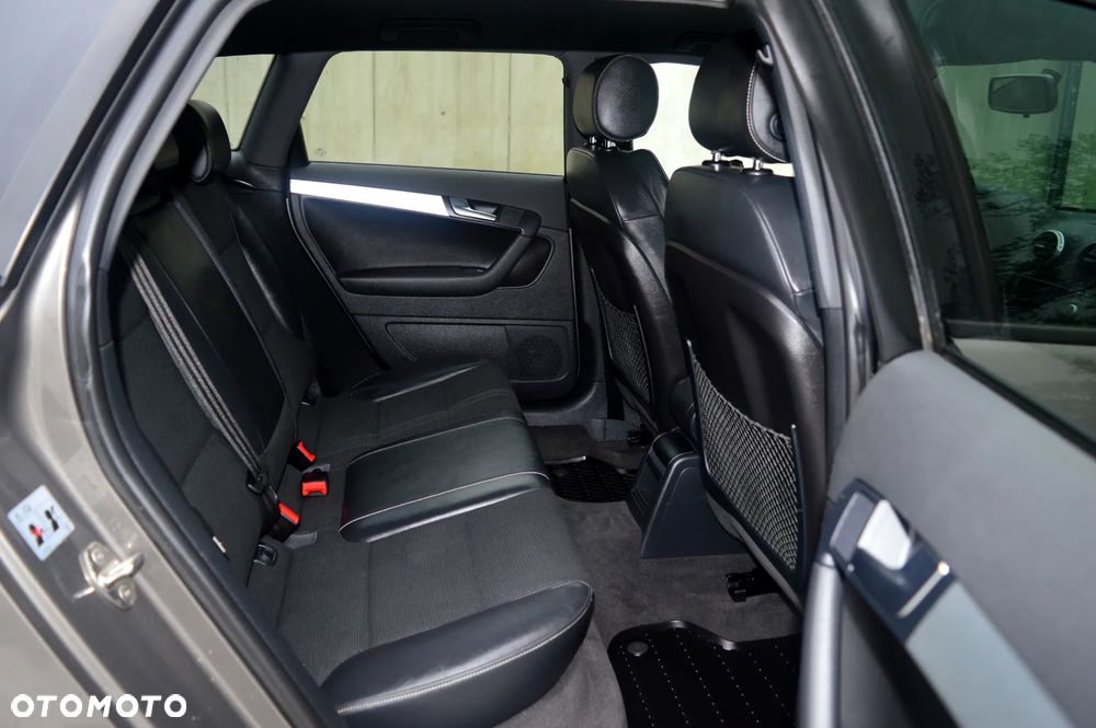 Audi A3 Sportback 2.0 TDI DPF quattro S line Sportpaket - 12