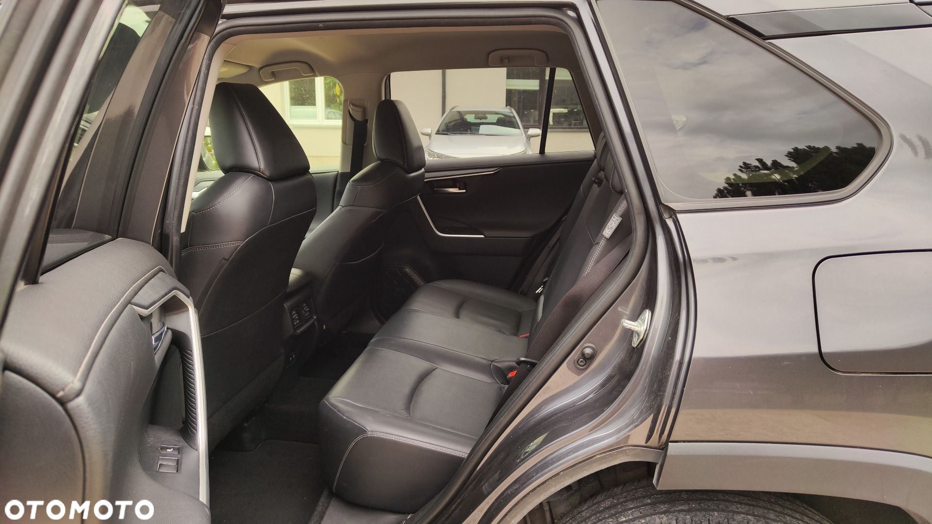 Toyota RAV4 - 6
