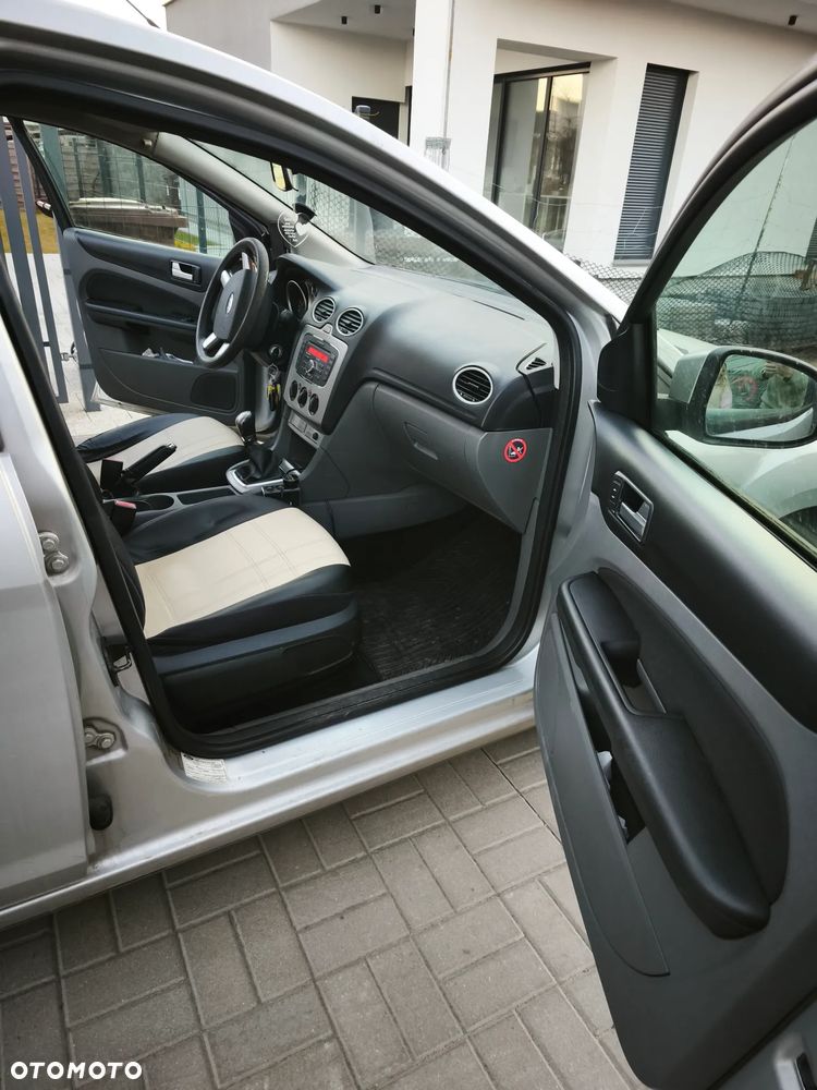 Ford Focus 1.8 TDCi Ambiente - 9