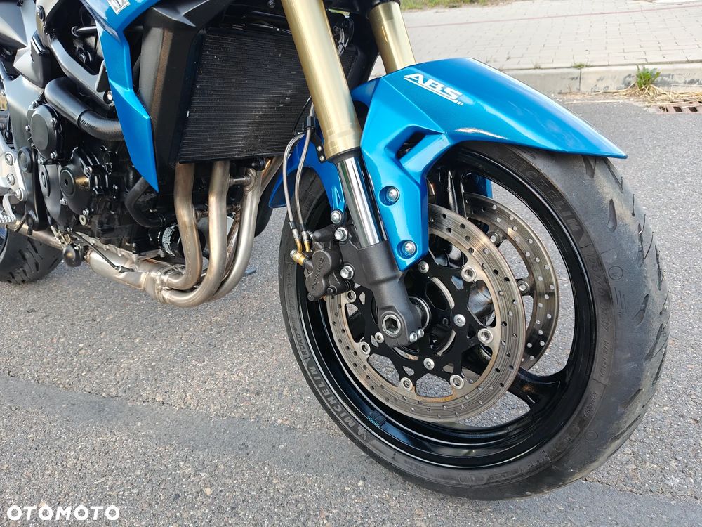 Suzuki GSR - 16