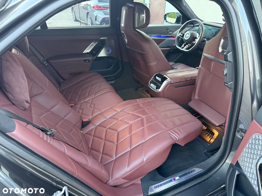 BMW Seria 7 M760e PHEV xDrive sport - 29