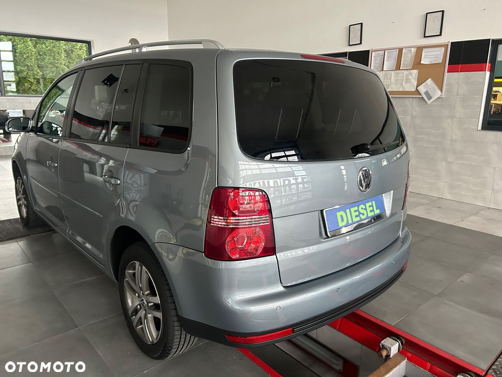Volkswagen Touran 2.0 TDI DPF BlueMotion Technology Comfortline - 5