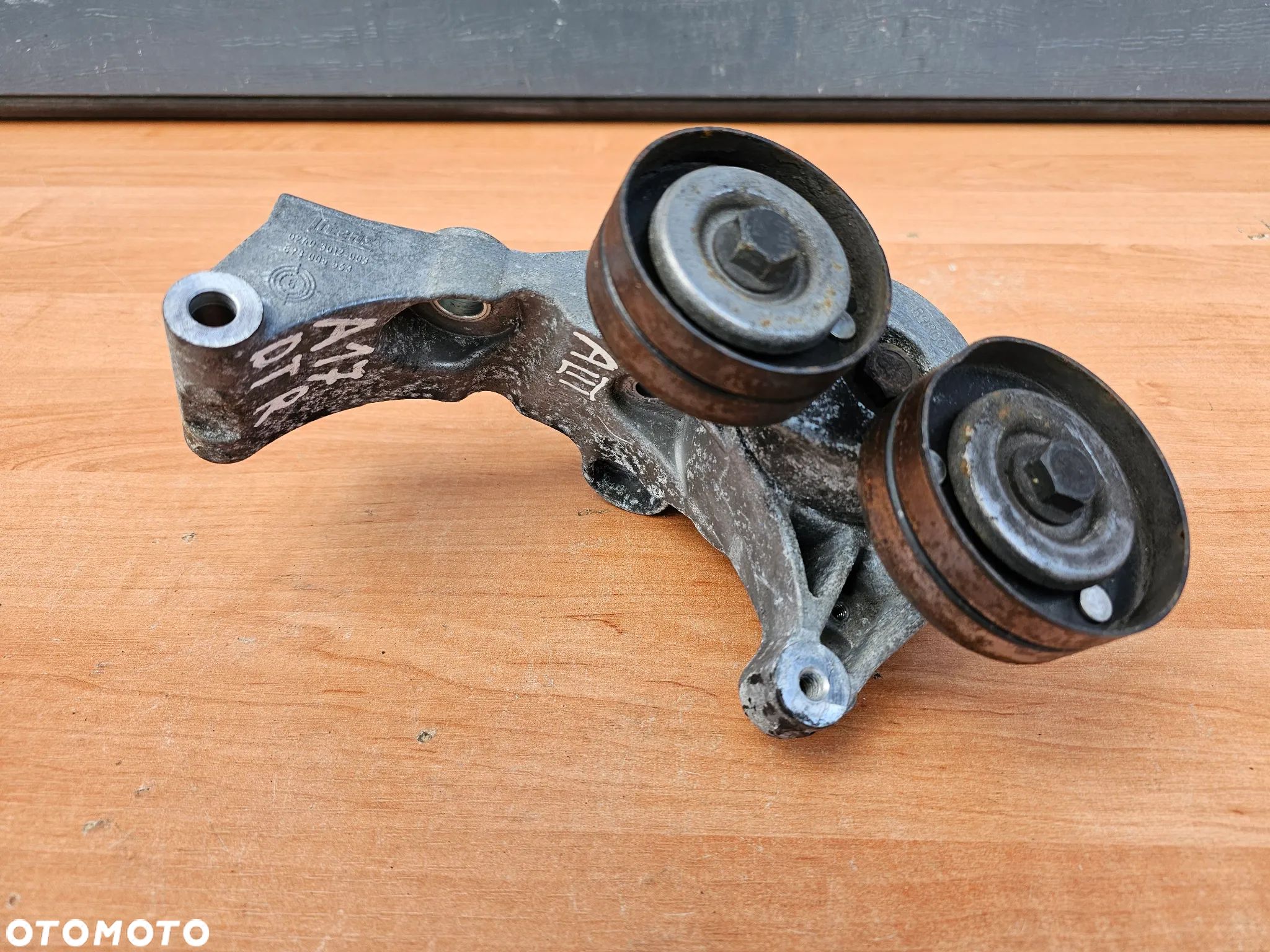 ŁAPA WSPORNIK ALTERNATORA NAPINACZ PASKA OPEL ASTRA H ZAFIRA B 1.7 CDTI 898005563 - 1