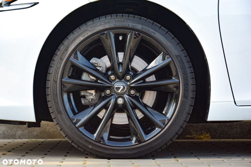 Lexus ES 300h F Sport Edition - 11