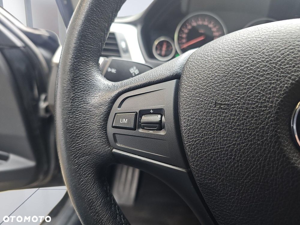 BMW Seria 3 318d - 13