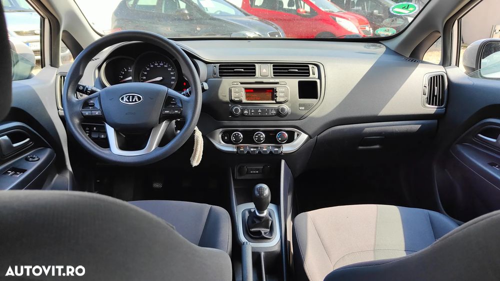 Kia Rio - 8
