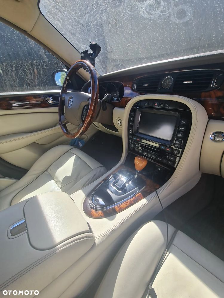 Jaguar XJ XJ8 4.2 LWB Sovereign - 8