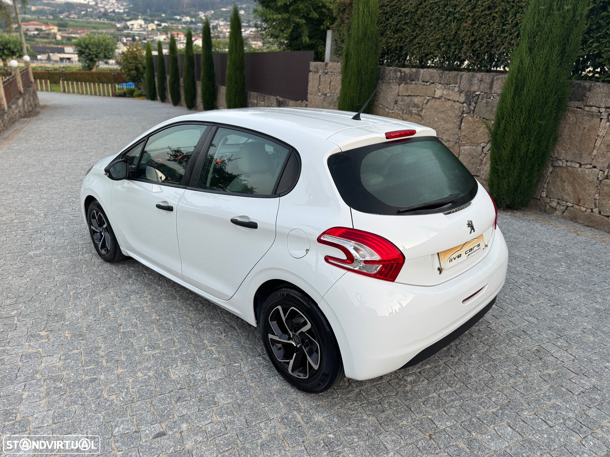Peugeot 208 1.4 HDi Allure - 4