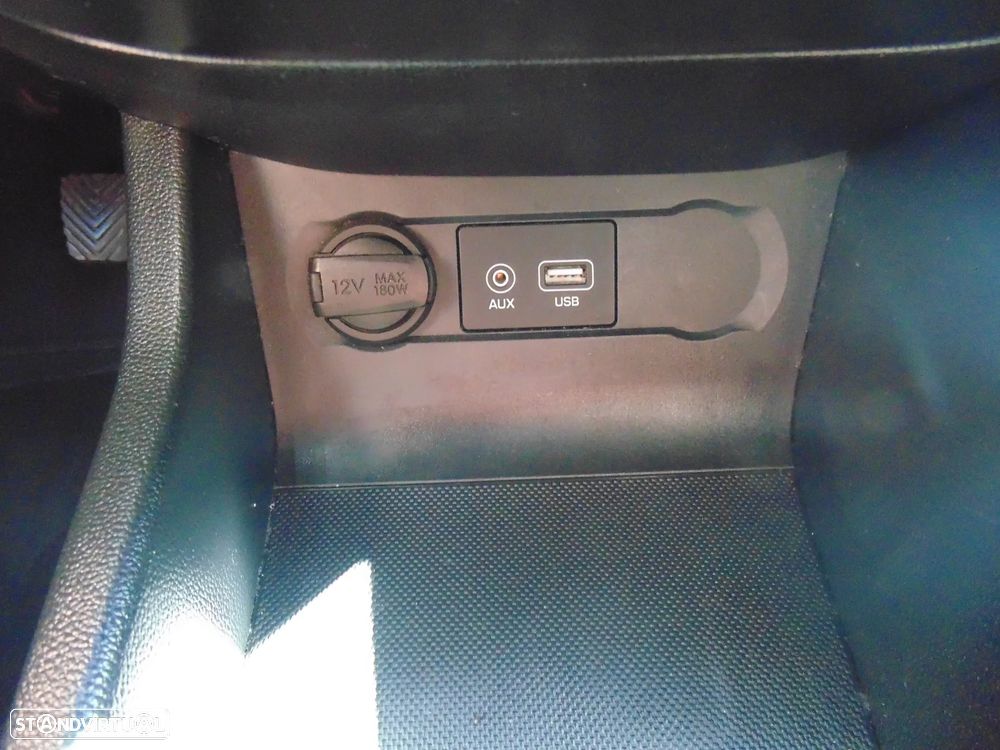 Hyundai i20 1.1 CRDi Access Plus - 27