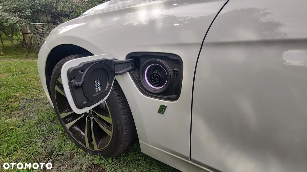BMW Seria 3 330e iPerformance Sport Line Shadow - 16