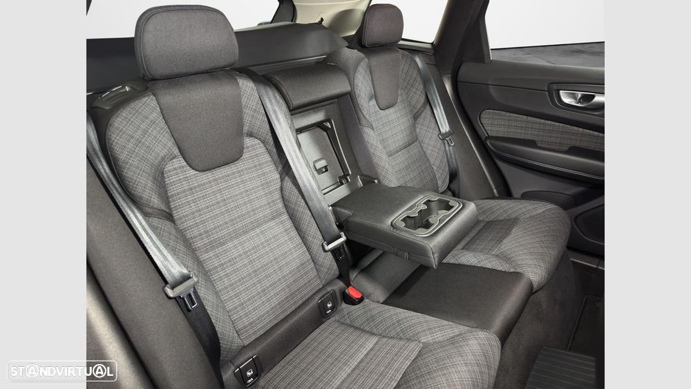 Volvo XC 60 2.0 T6 PHEV Core AWD - 21
