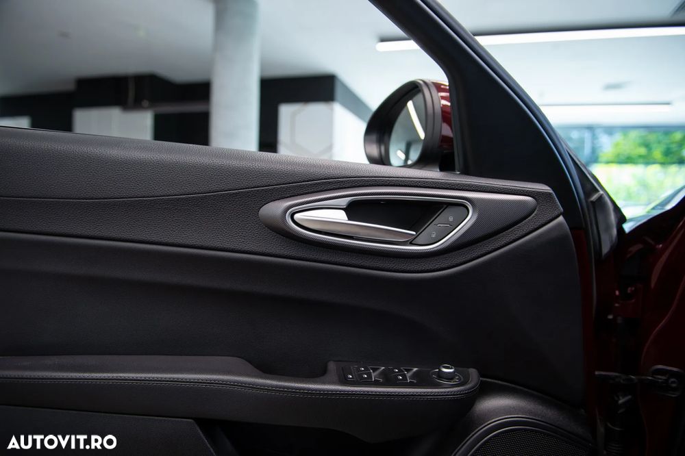 Alfa Romeo Giulia 2.0 Turbo AWD AT8 Veloce - 13