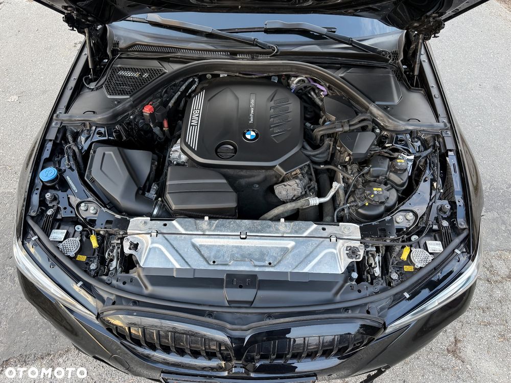 BMW Seria 3 320d xDrive M Sport - 9