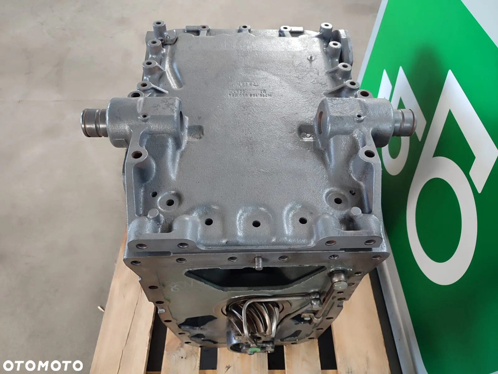 Obudowa skrzyni biegów M718100051020 MASSEY FERGUSON 6480 - 10