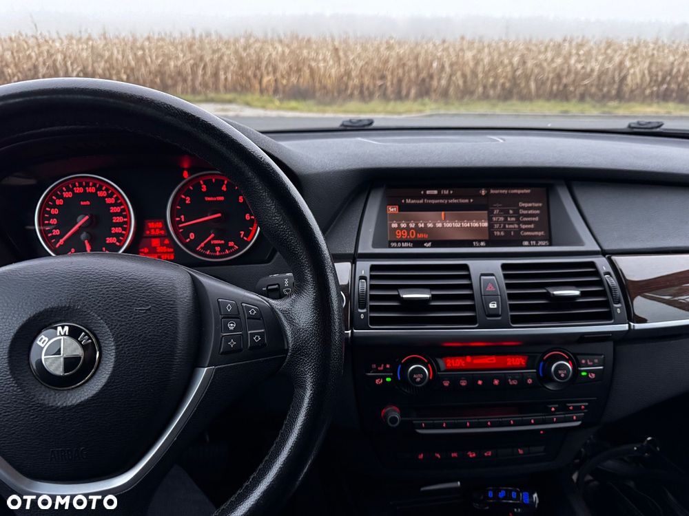 BMW X5 4.8i xDrive - 12