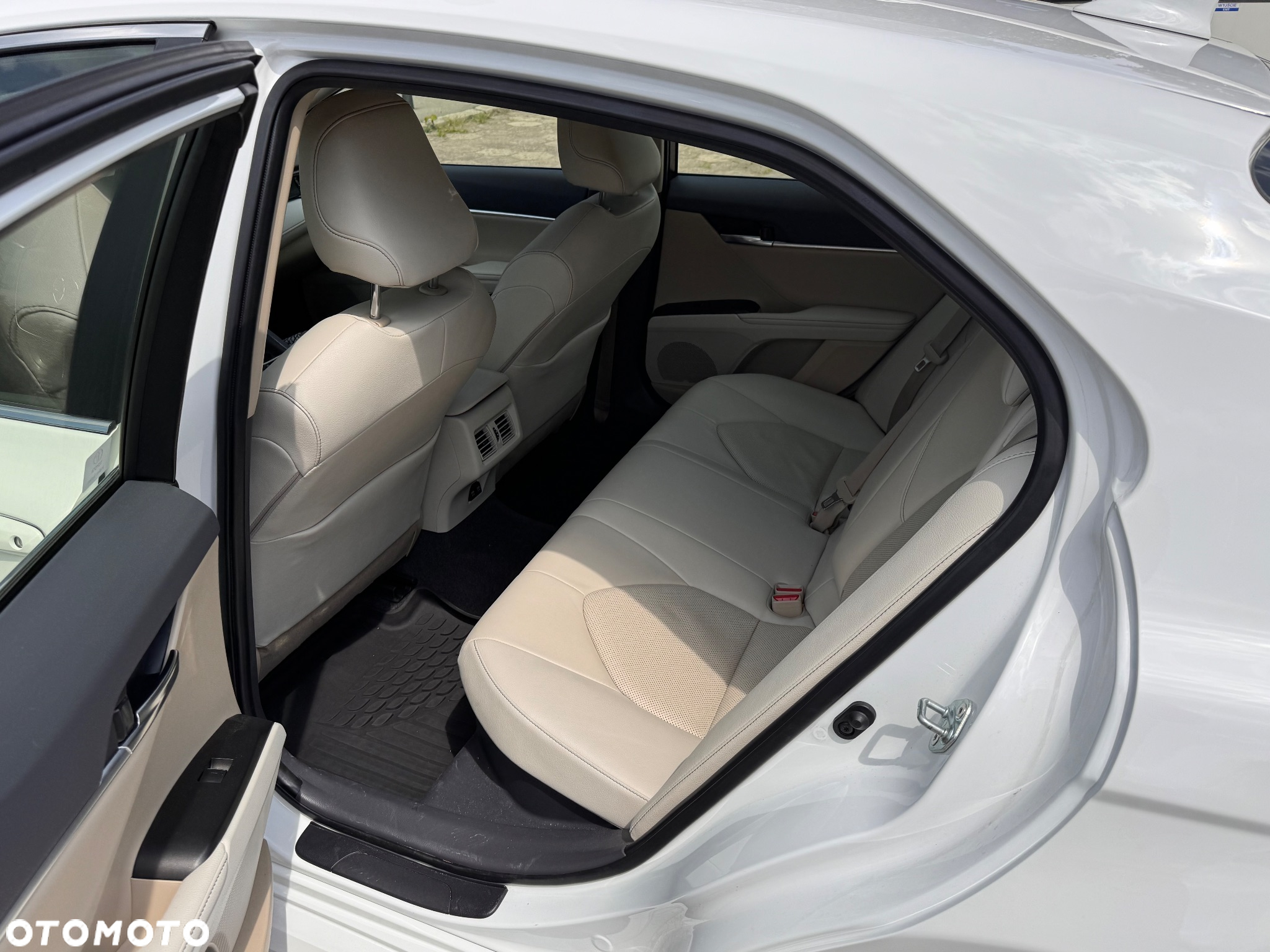 Toyota Camry Business Edition - 14