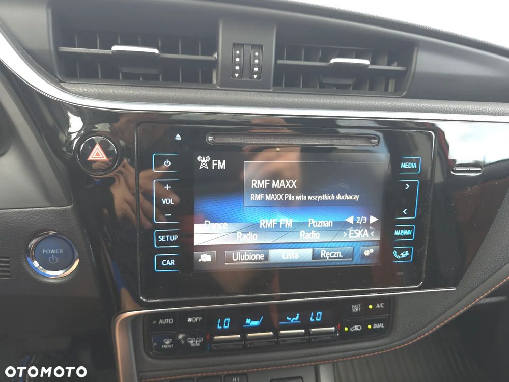 Toyota Auris Hybrid 135 Prestige - 28