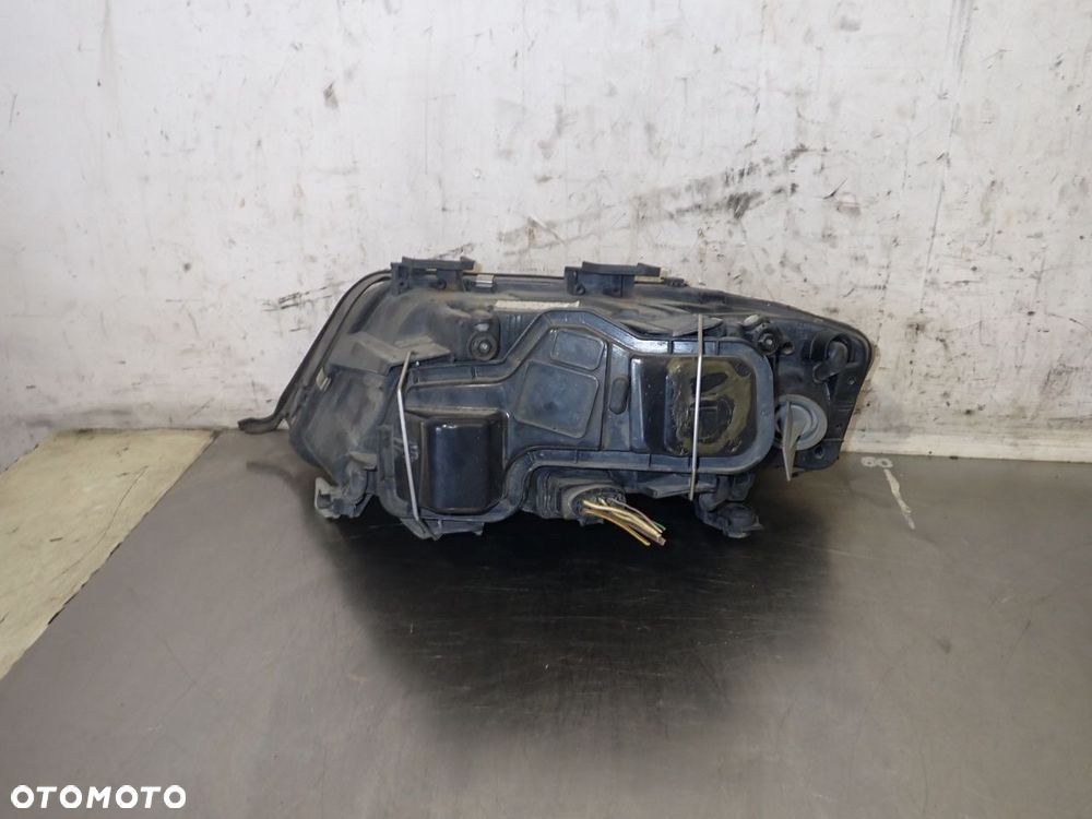 LAMPA PRAWA PRZEDNIA AUDI A6 C5 2.5 - 4