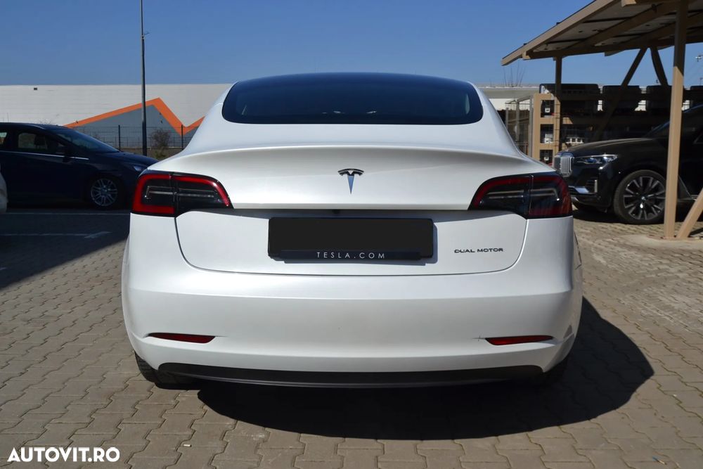 Tesla Model 3 - 5