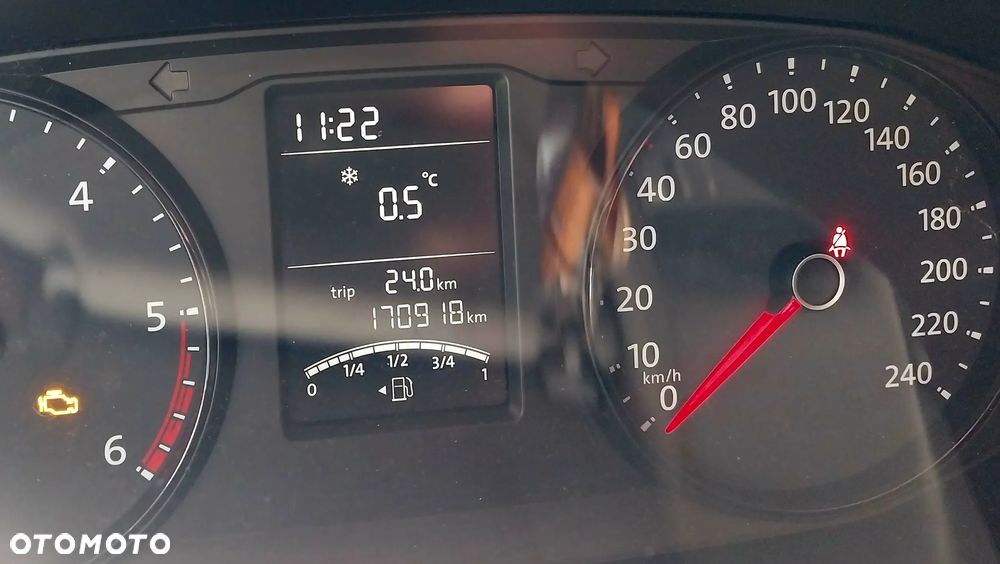 Volkswagen Caravelle - 12