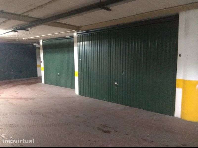 Garagem Box em estacionamento privado - Grande imagem: 2/4