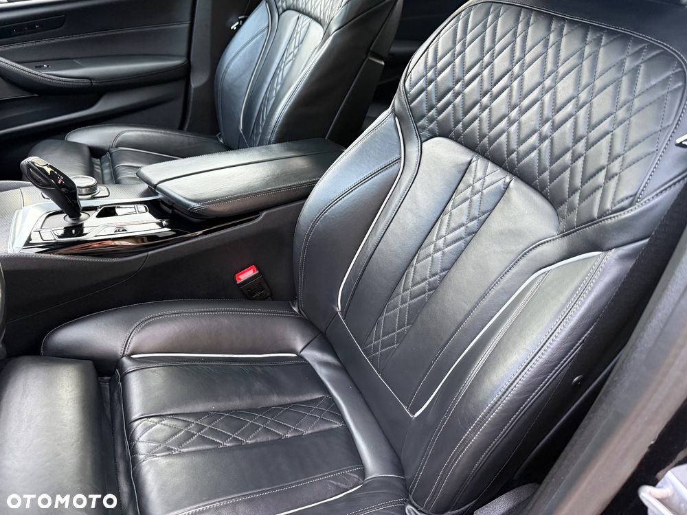 BMW Seria 5 520e M Sport sport - 25