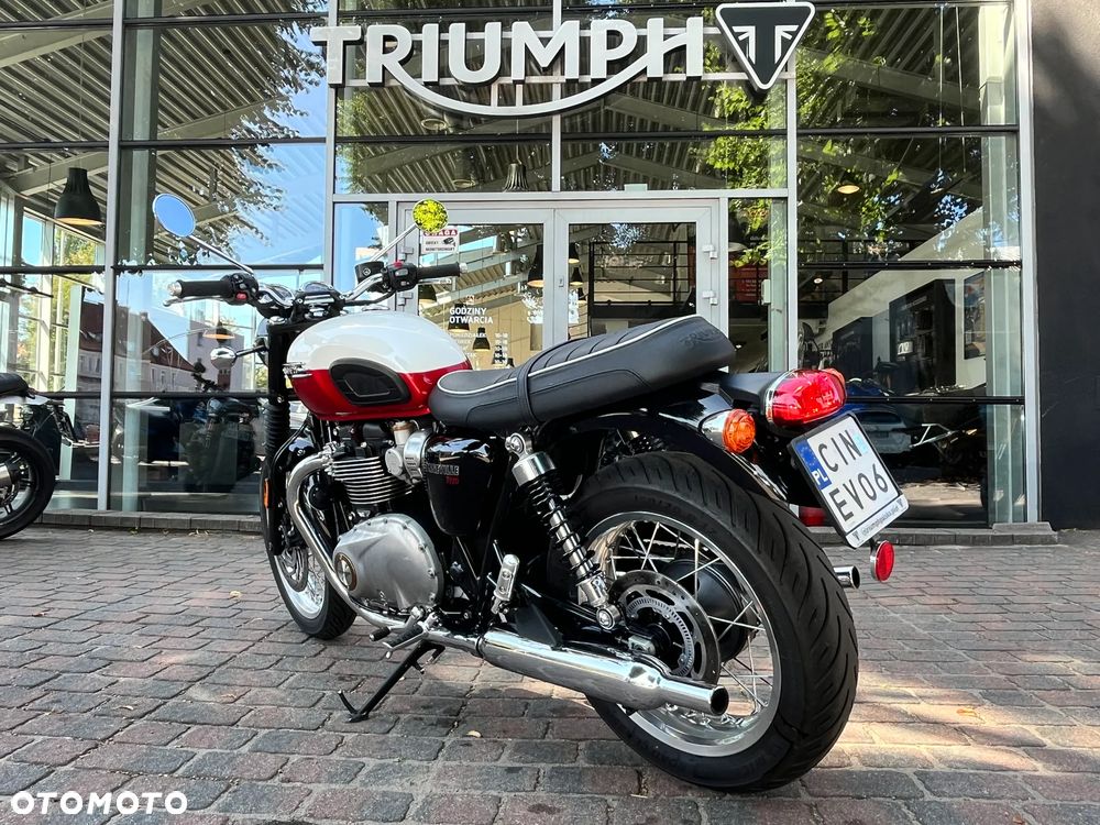 Triumph Bonneville - 8